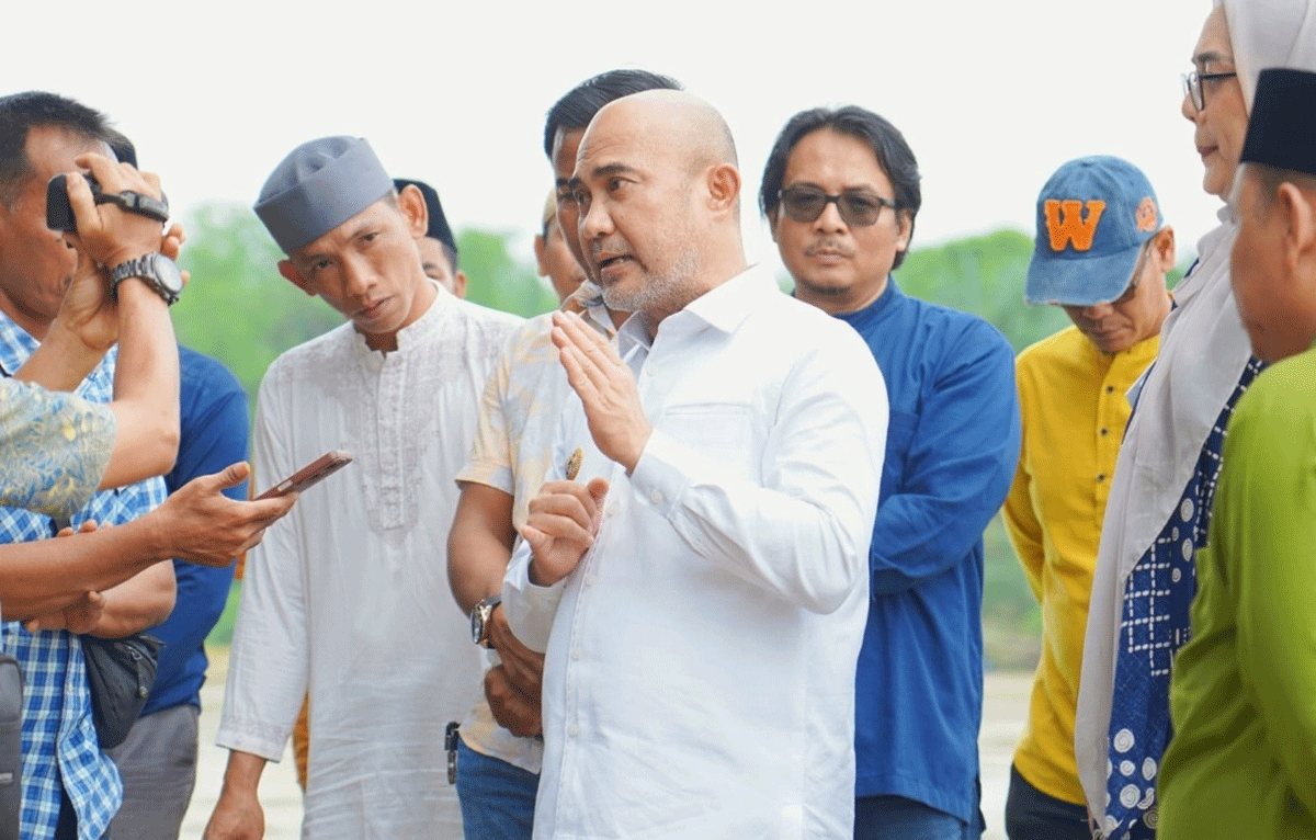 Bupati Bungo beri penjelasan tentang jembatan putus. (bungokab.go.id)