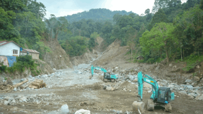 Perbaikan jalan di Malalak terus dikebut. (Biro Adpim)