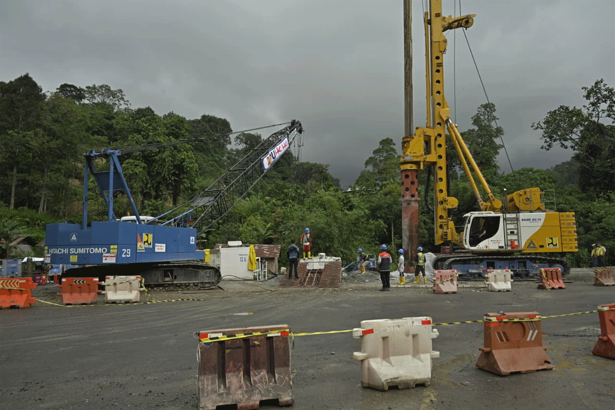 Perbaikan jembatan kembar di Padang Panjang terus dikebut. (Biro Adpim)