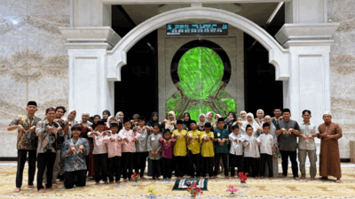 Foto bersama dengan poserta lomba