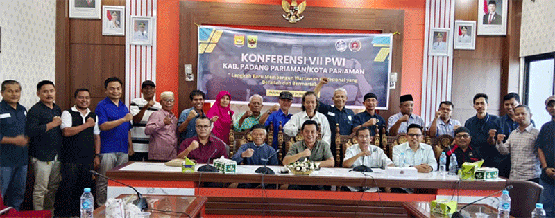 Foto bersama di sela konferensi