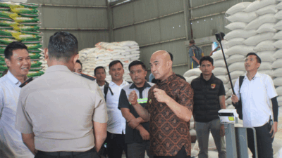 Bupati Dedy Putra bersama Tim Pengendali Inflasi Daerah (TPID) serta unsur orkopimda pantau stok pangan dan harga sembako di Bungo, Rabu (18/2/2026). (bungokab.go.id)