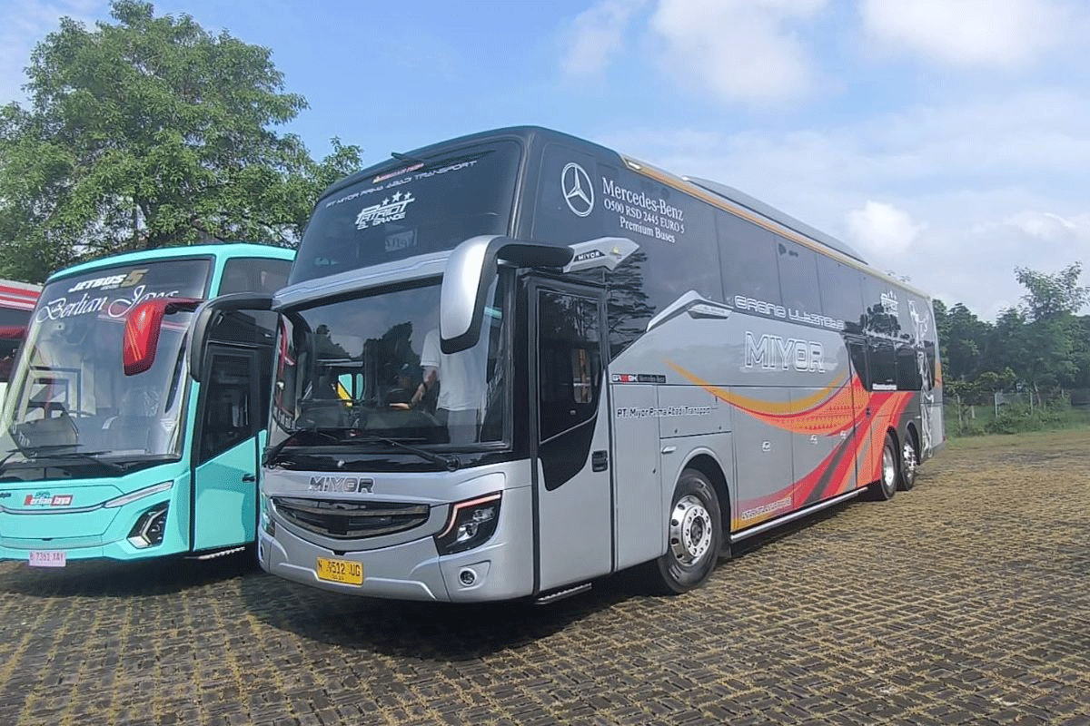 Salah satu armada bus Miyor