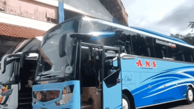 Salah satu armada bus ANS