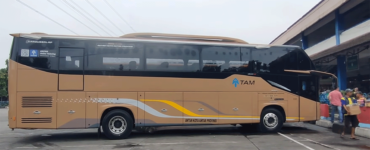 Salah satu armada bus TAM