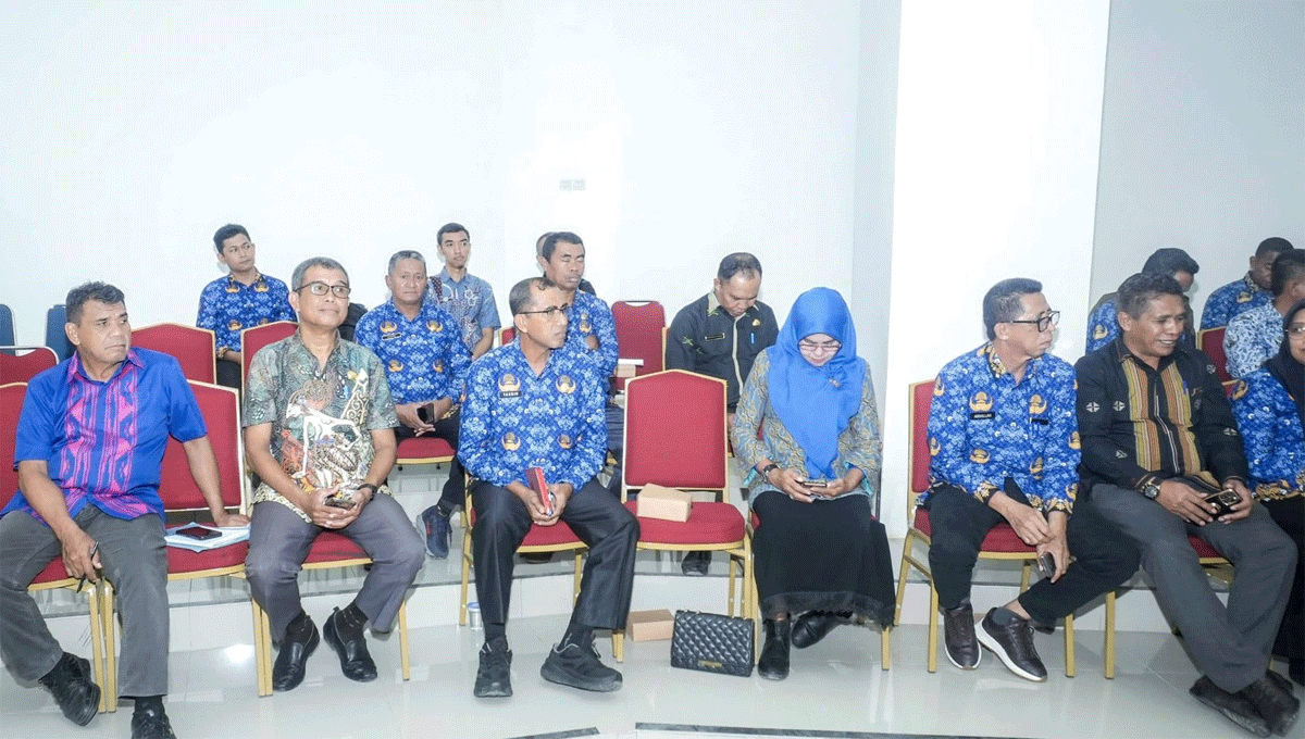 Rapat jajaran Pemkab Buton Tengah. (Kominfo)