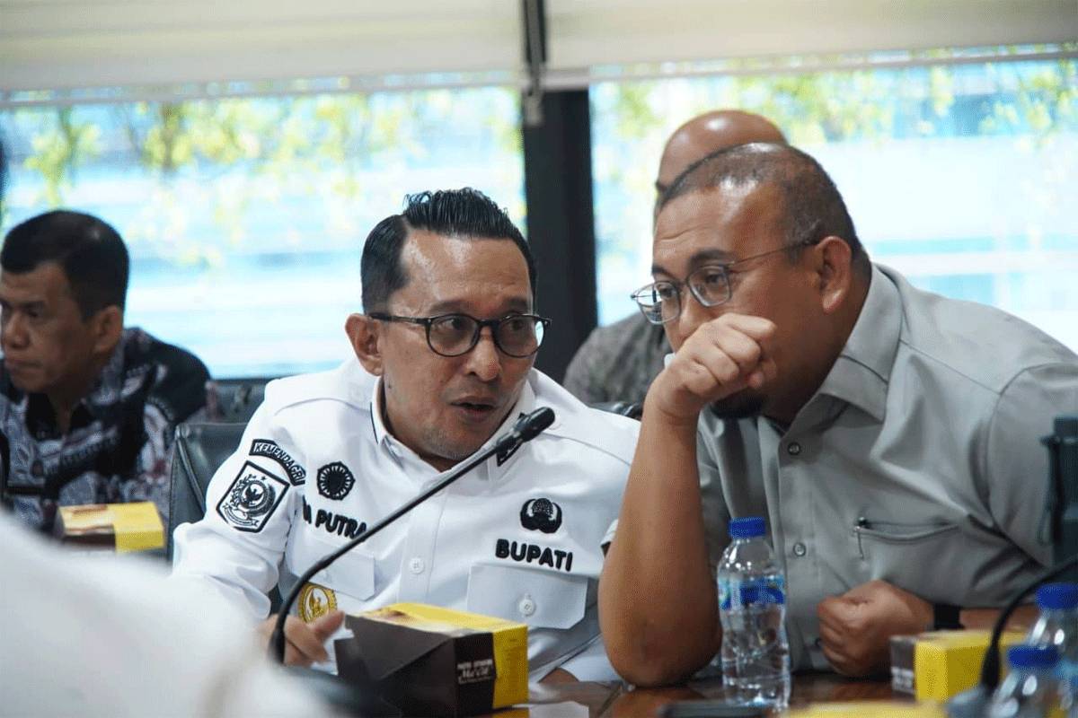 Andre Rosiade dan Bupati Eka Putra. (prokopim)