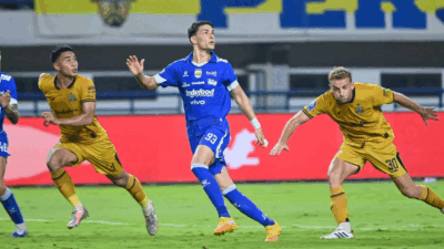 Persib Persib dalam laga BRI Super League. (ileague.id)