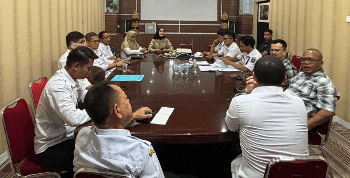 SINERGI OLAHRAGA: Wakil Wali Kota Jeffry Hibatullah, bersama Ketua Umum KONI Sawahlunto, Jhon Reflita saat rapat koordinasi persiapan Porprov XVI di ruang rapat Dinas Parpora, Rabu (18/2/2026). (istimewa)