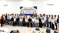 Foto bersama di sela rapat pleno