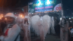 Pawai obor di Tanjung Beringin