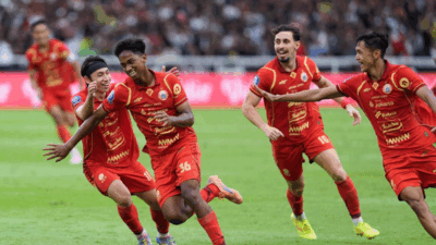 Pemain Persija selebrasi usai cetak gol. (ileague.id)