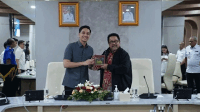 Wagub Rano Karno bersama Wali Kota Sawahlunto.