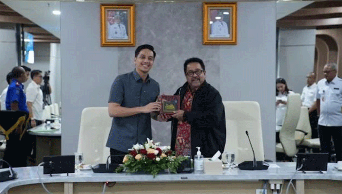 Wagub Rano Karno bersama Wali Kota Sawahlunto.