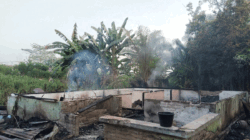 Rumah yang dibakar oknum tak dikenal di Serdang Bedagai.