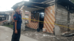 Rumah yang terbakar di Desa Nagur.