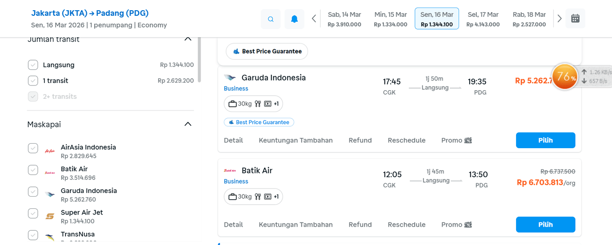 Tiket pesawat Jakarta-Padang.