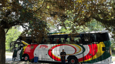 Bus NPM yang antar mahasiswa asal Padang Panjang ke kampung halaman. (Kominfo)