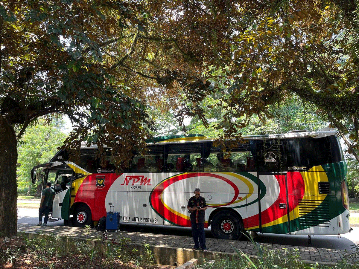 Bus NPM yang antar mahasiswa asal Padang Panjang ke kampung halaman. (Kominfo)