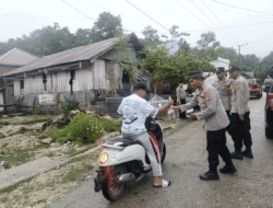 Berbagi Takjil dan Safari Ramadan, Kapolsek Sangia Wambulu Ajak Warga Ciptakan Kamtibmas