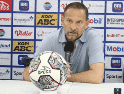 Ditendang dari Kursi Kepelatihan, Ini Padang Bung Dejan!