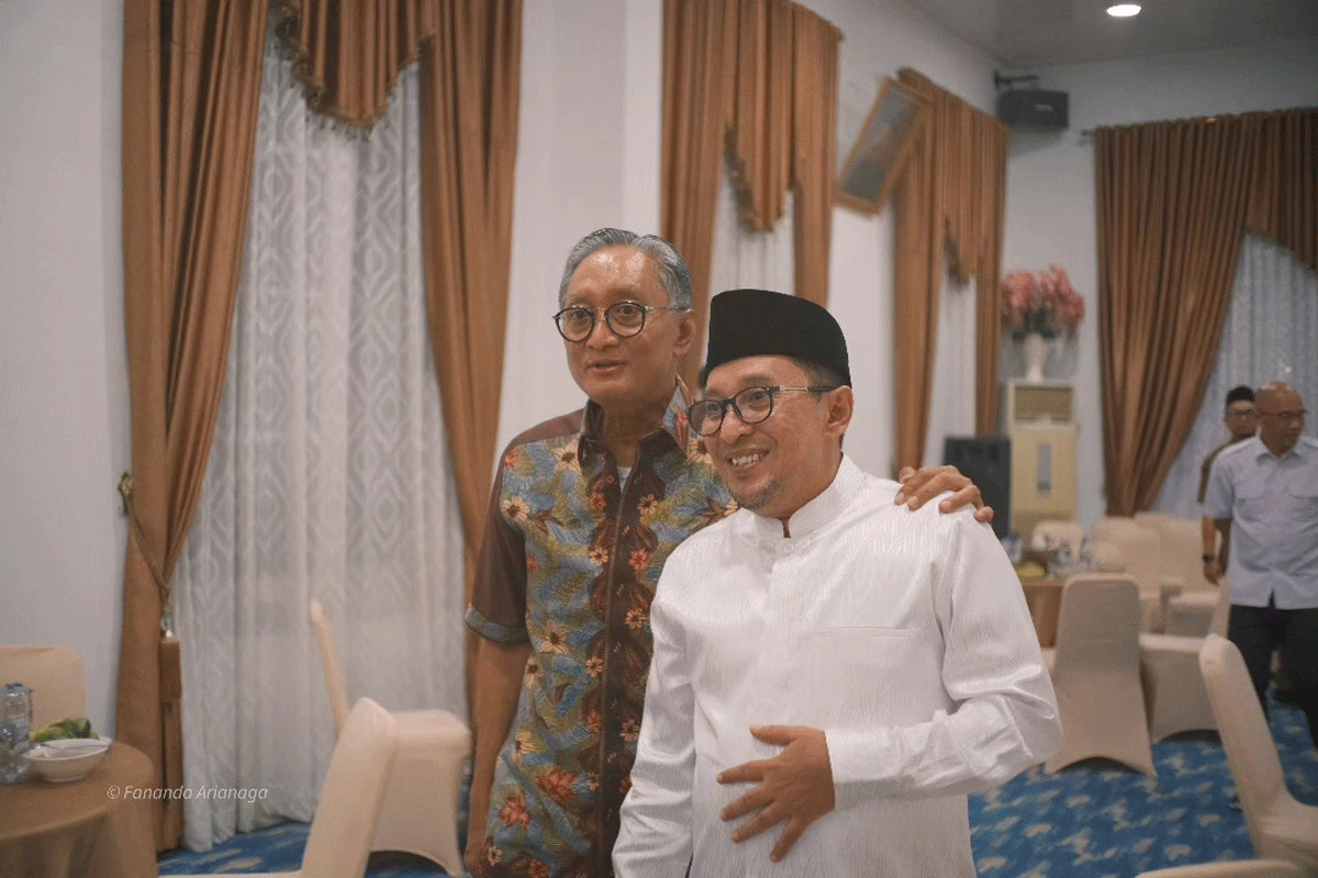 Menteri PU dan Bupati Datar. (foto diambil di facebook.)