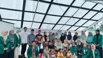 Foto bersama di sela kegiatan