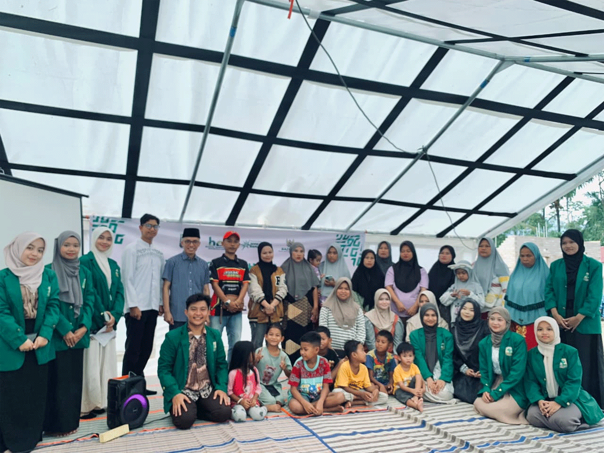 Foto bersama di sela kegiatan