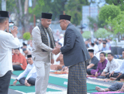 Salat Idul Fitri, Warga Padati Halaman Gubernur Sumbar