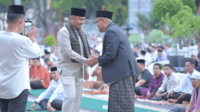Salat Idul Fitri, Warga Padati Halaman Gubernur Sumbar
