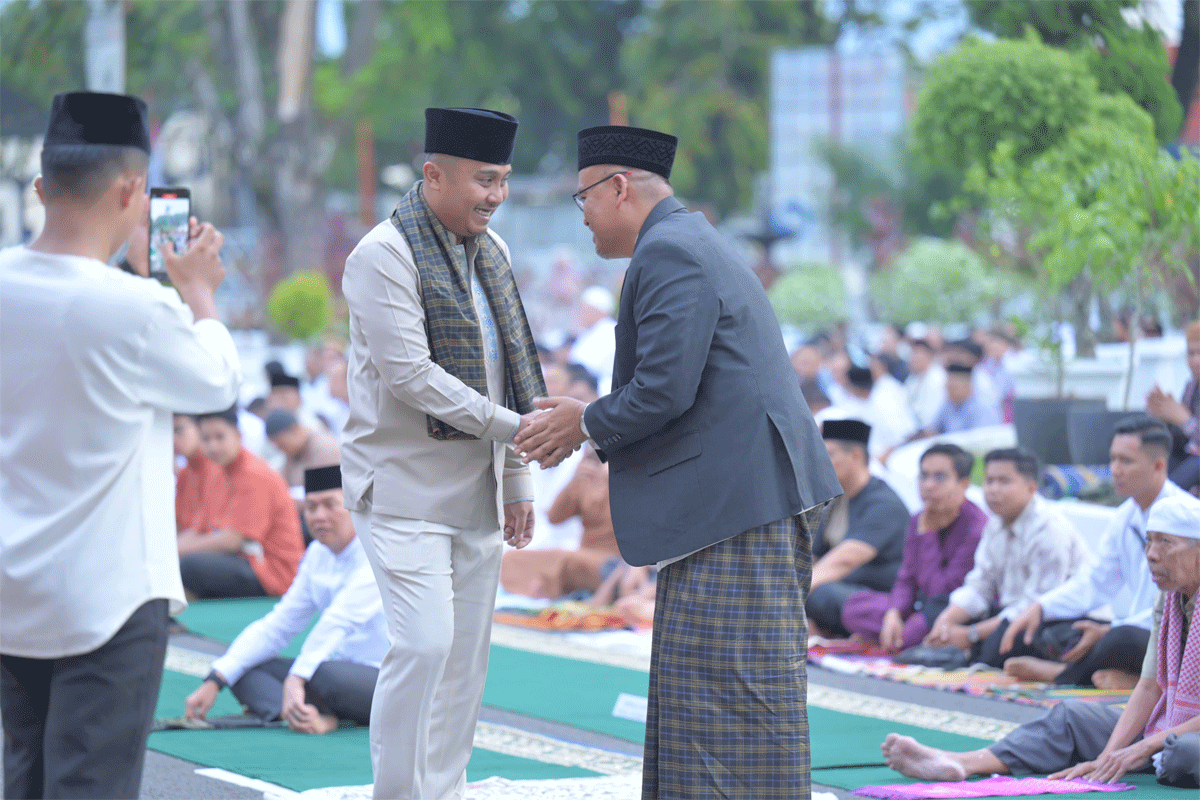 Salat Idul Fitri, Warga Padati Halaman Gubernur Sumbar