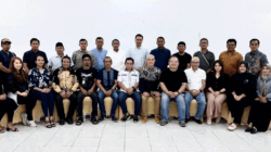 Foto bareng usi buka puasa bersama