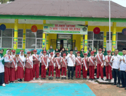 Upacara Perdana Usai Libur Idul Fitri, Wakil Kepala MIN 1 Solok Selatan Tekankan Pentingnya Menjaga Akhlak Mulia