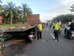 Motor yang Ditumpangi Dua Pelajar Seruduk Belakang Truk di Serdang Bedagai