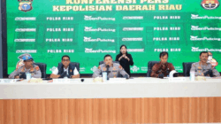 Poilda Riau berikan keterangan pers pengungkapan kasus narkoba.