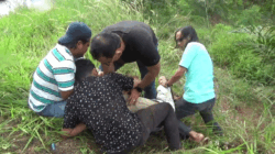 Petugas dari Satnarkoba Polres Dharmasraya tangkap pengedar narkoba.