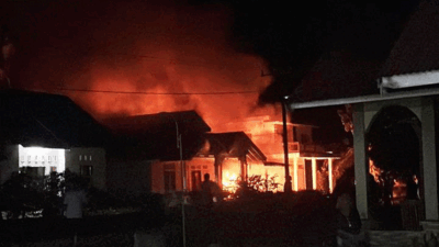 Kebakaran di Koto Baru Dharmasraya: Rumah, Mobil dan Dua Sepeda Motor Ludes