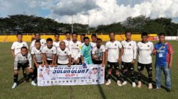 Pemain foto bersama jelang laga di Solok.