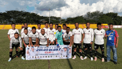Pemain foto bersama jelang laga di Solok.