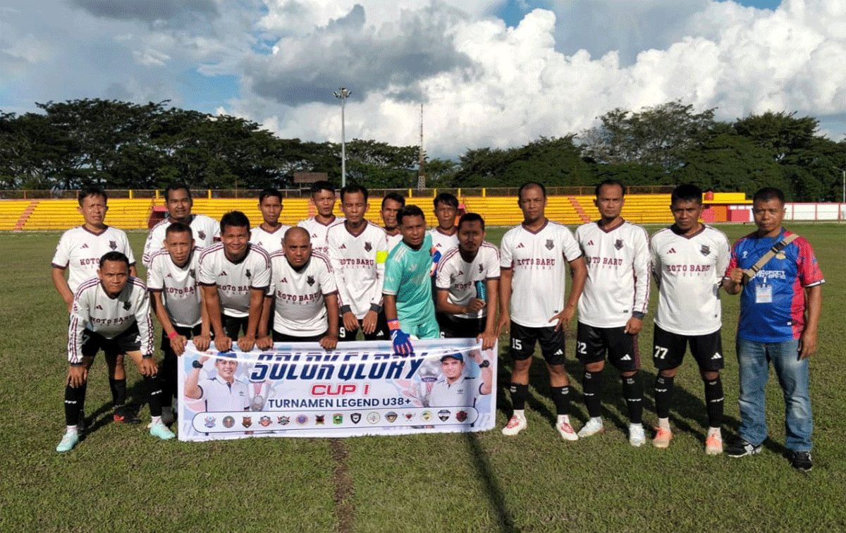 Pemain foto bersama jelang laga di Solok.