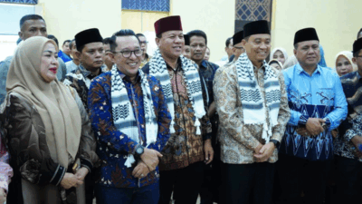 Foto bersama usai pengukuhan IKLB