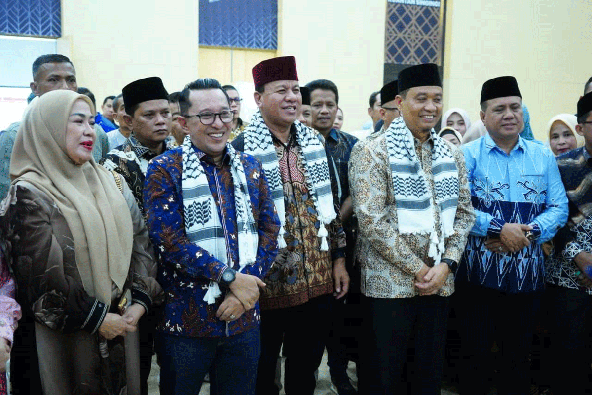 Foto bersama usai pengukuhan IKLB