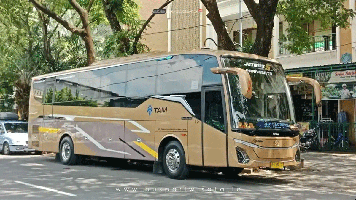 Salah satu armada bus TAM.