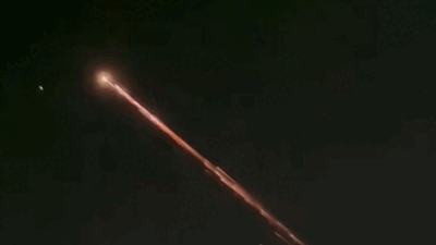 Cahaya misterius di langit,