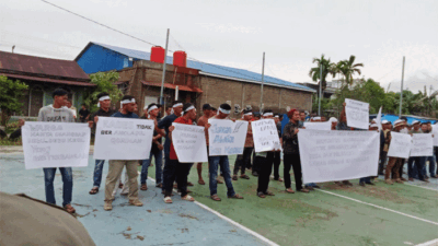 Demonstrasi berlangsung di Kantor Desa Belantaraya, Kabupaten Indragiri Hilir (Inhil), Rabu (15/4/2026).