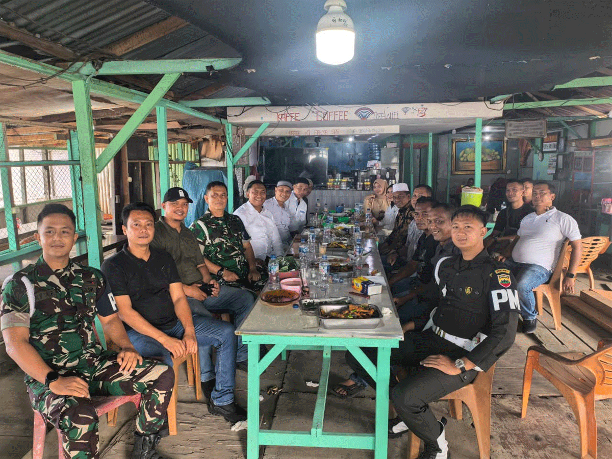 Dansub Denpom I/5-1 Belawan Lettu Cpm Pebruari P. Tobing silaturahim dengan ketua dan pengurus KBB (Kolaborasi Belawan Berkah) yang dipimpin Ustad Zakaria Yusuf.