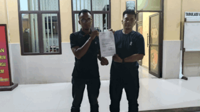 Dua perwakilan warga Desa Pon, Kecamatan Sei Bamban, memberikan keterangan usai di minta keterangan Dumas di Polres Sergai, Kamis (23/4/2026).