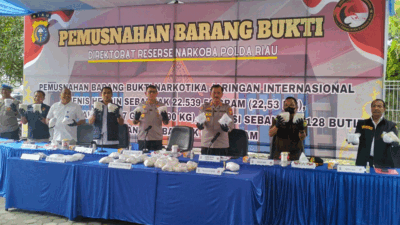 Pemusnahan heroin dan narkoba lainnya yang dilakukan Polda Riau.