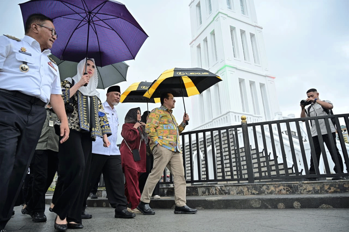 Menteri Pariwisata kunjungi Jam Gadang di Bukittinggi. (Biro Adpim)