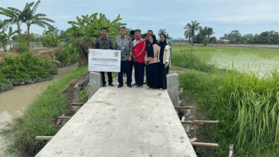Peresmian jembatan dihadiri Kepala Desa Sei Nagalawan, Mahyarudin serta perwakilan Regal Springs Indonesia, Rachmat Hidayat selaku Head of Corporate Affairs & Sustainability bersama masyarakat setempat, Jumat (17/4/2026).